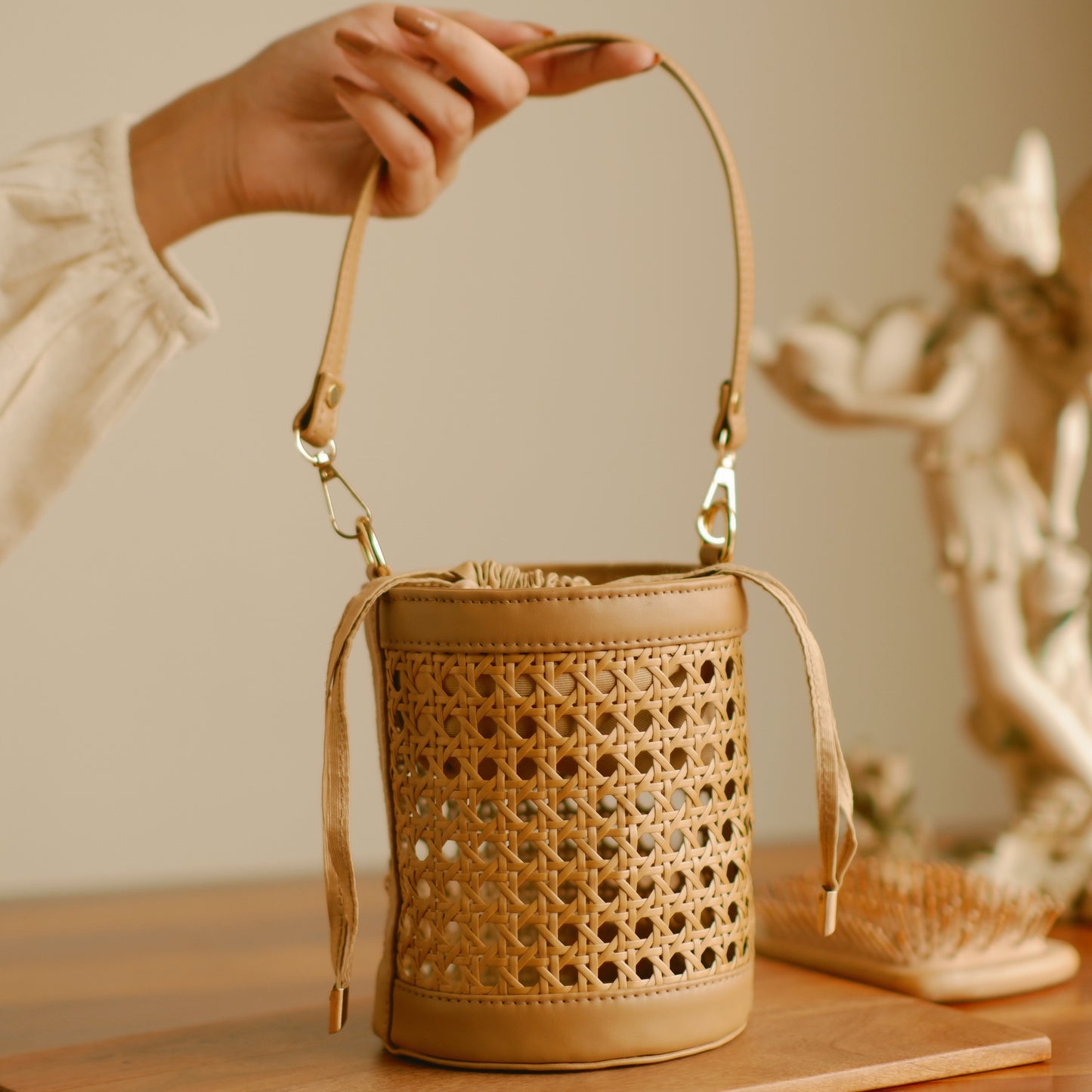 Rattan Weave Bucket Bag - Nude