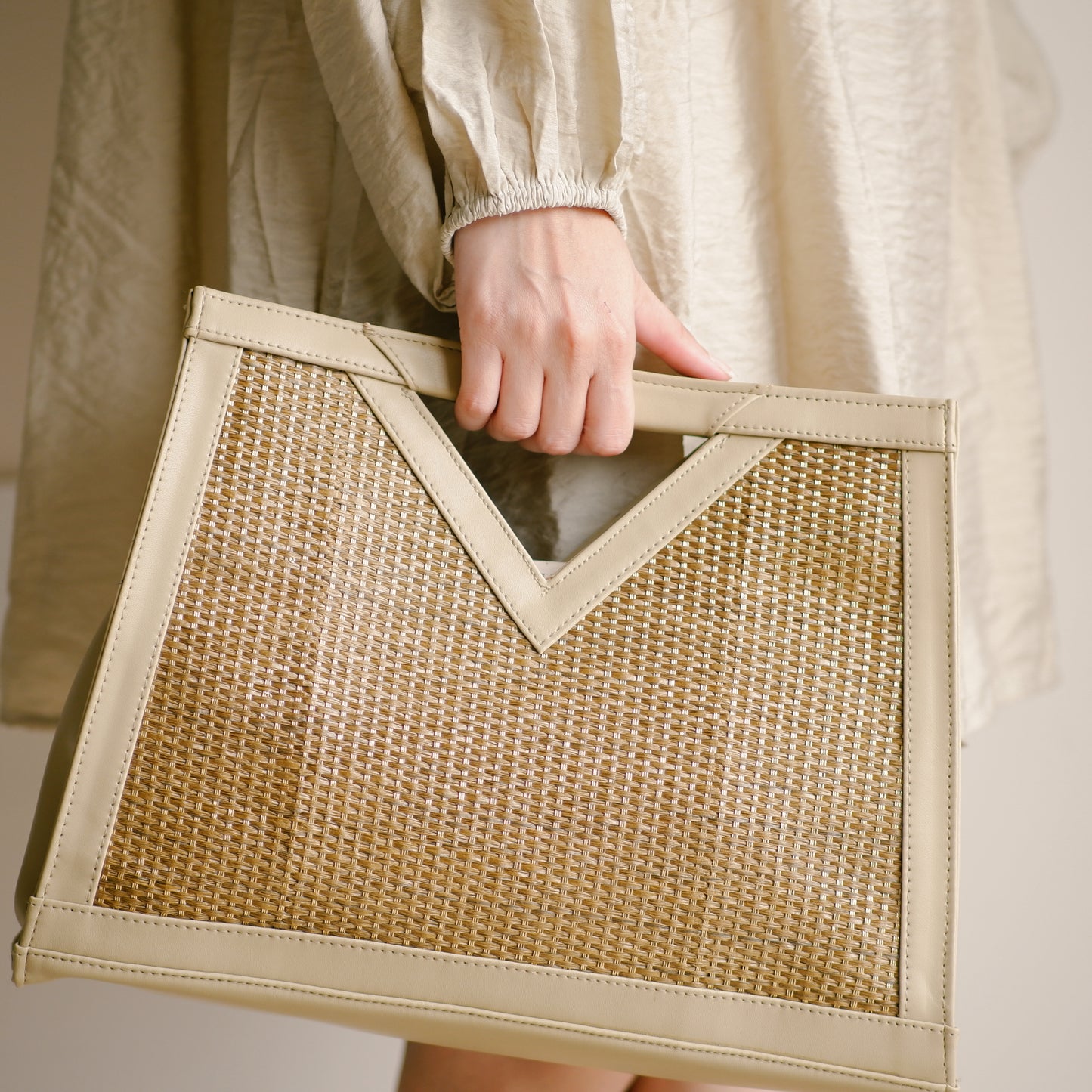 Alabaster Woven Sling/ Tote