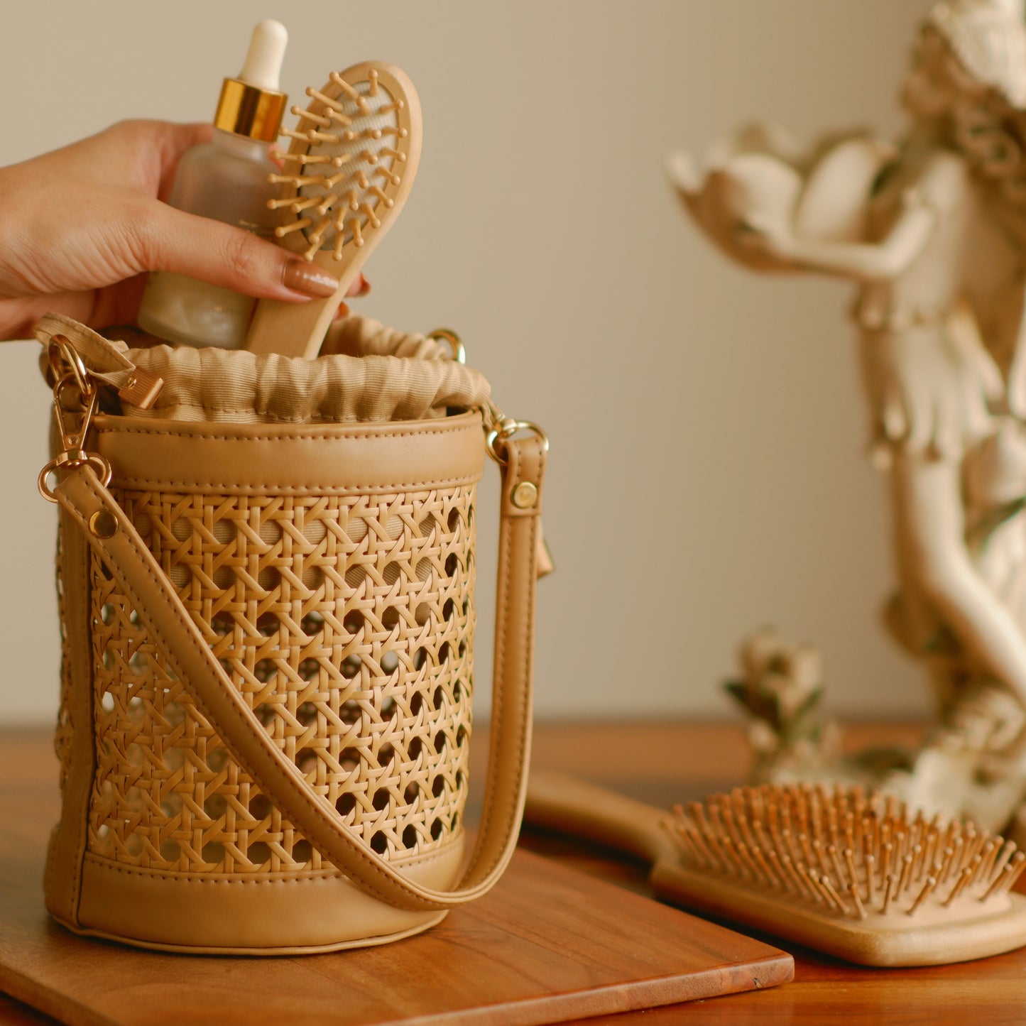 Rattan Weave Bucket Bag - Nude