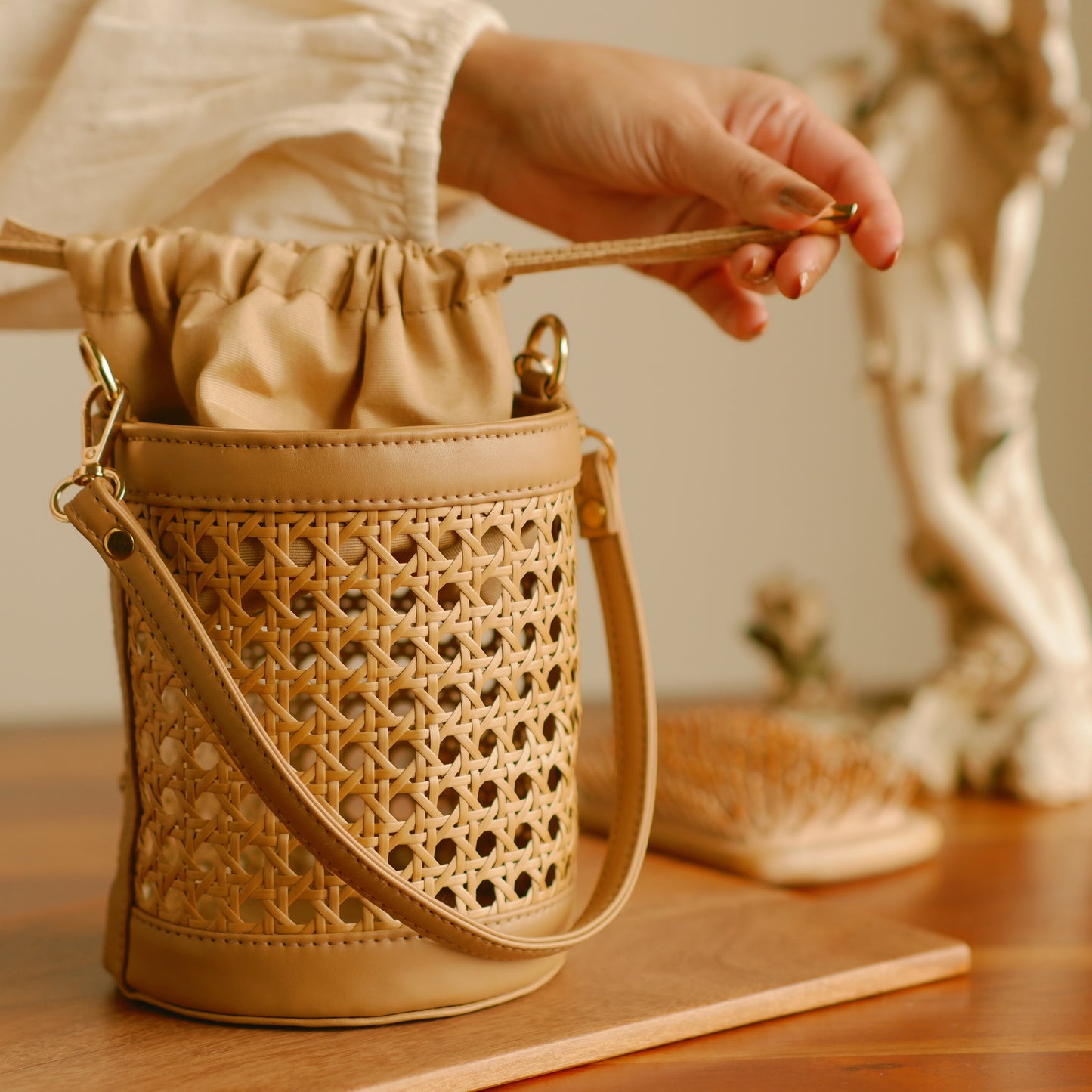 Rattan Weave Bucket Bag - Nude