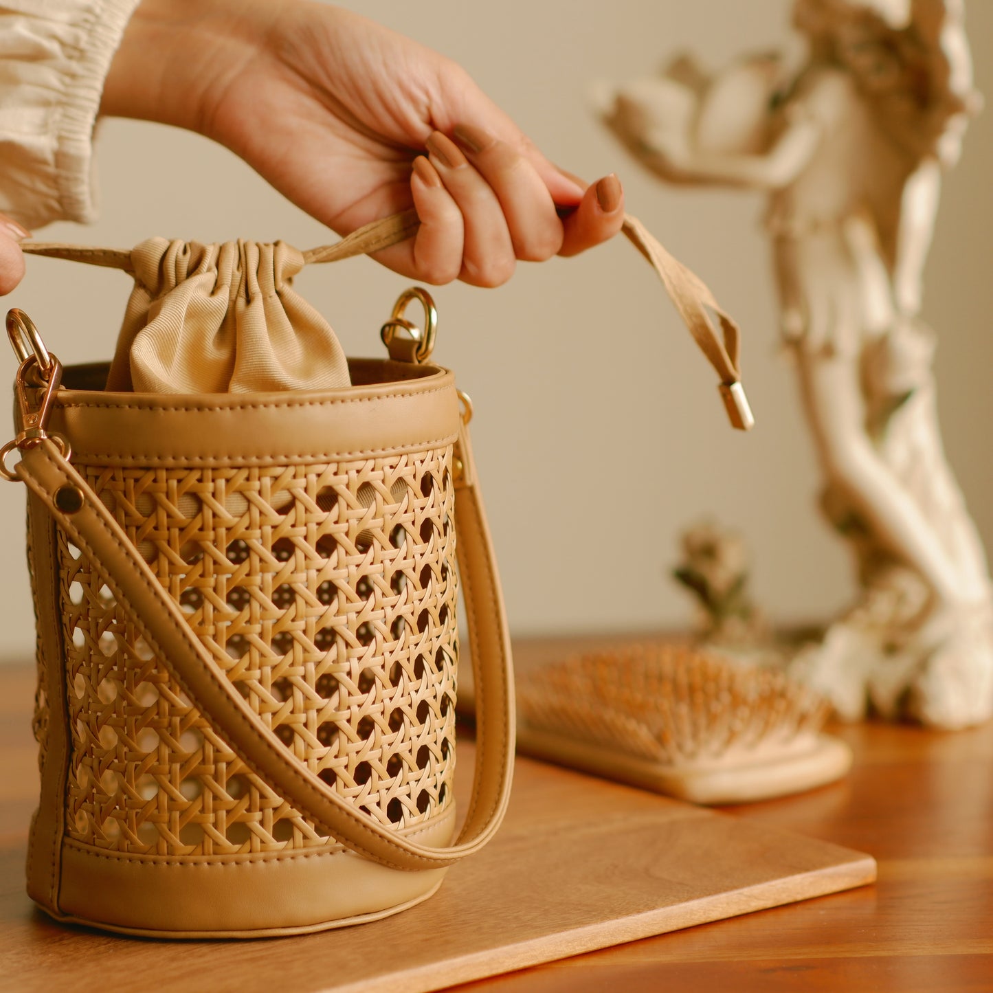 Rattan Weave Bucket Bag - Nude